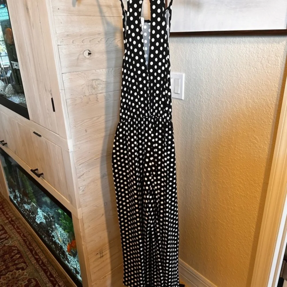 Everly black and white jumpsuit elaist waist‎ with tie wide leg sz small NWOT - Picture 8 of 13